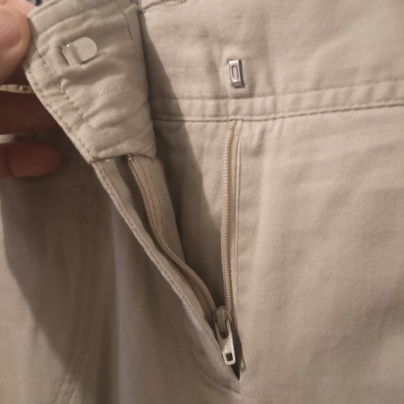 3/$20 Attyre New York crop pant - Picture 5 of 13